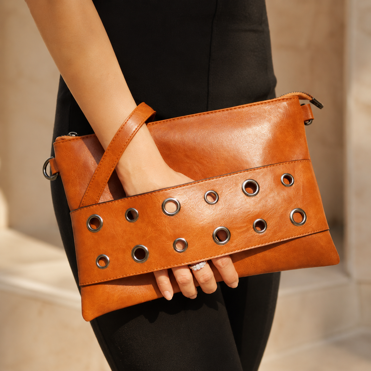 Holt Eyelet Clutch
