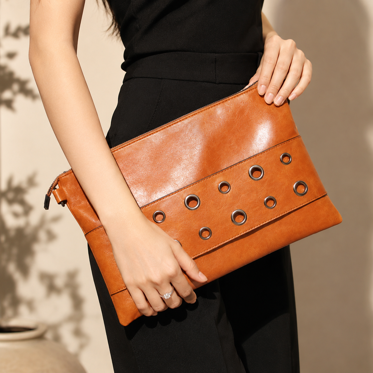 Holt Eyelet Clutch