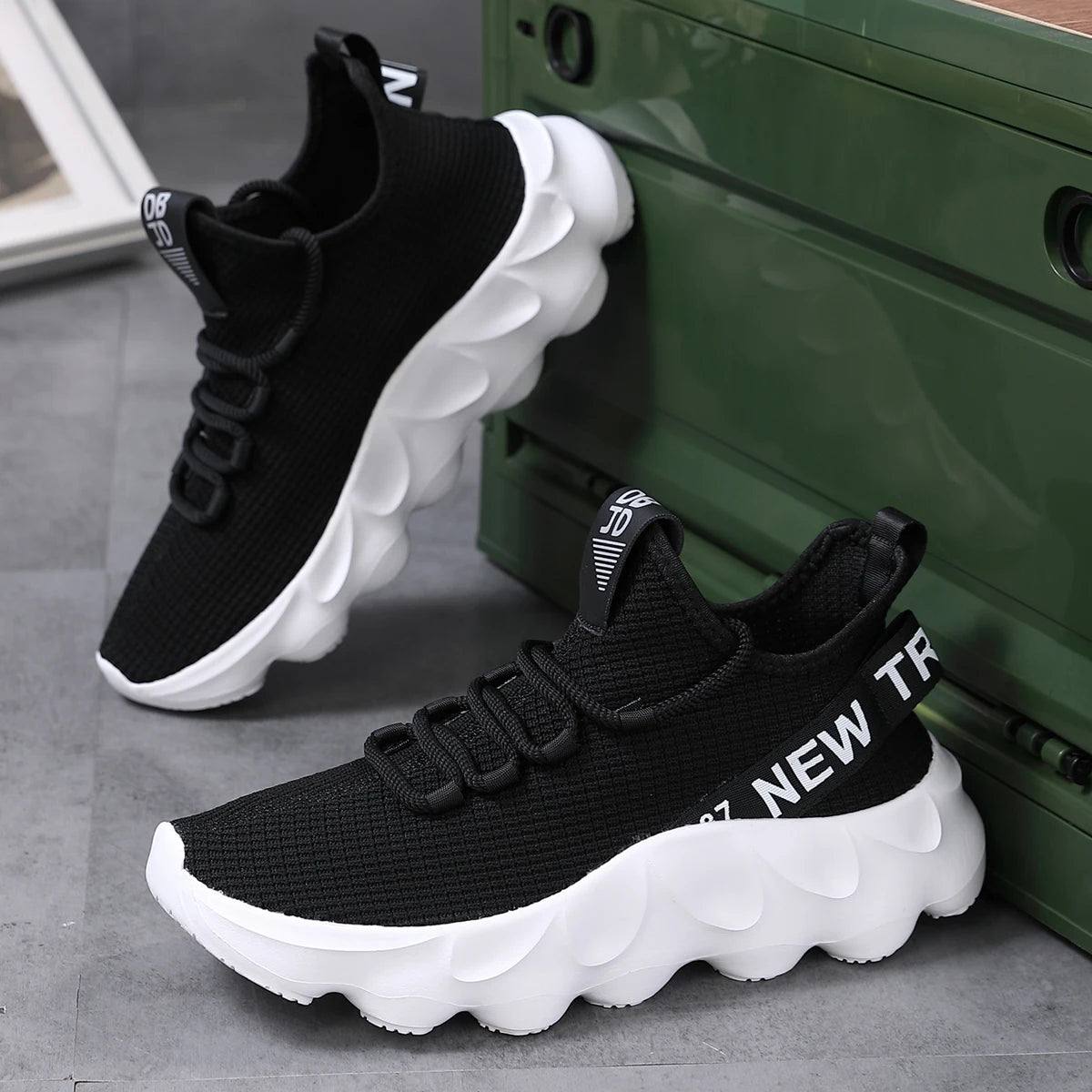 Genesis 2.0 Comfort Sneakers