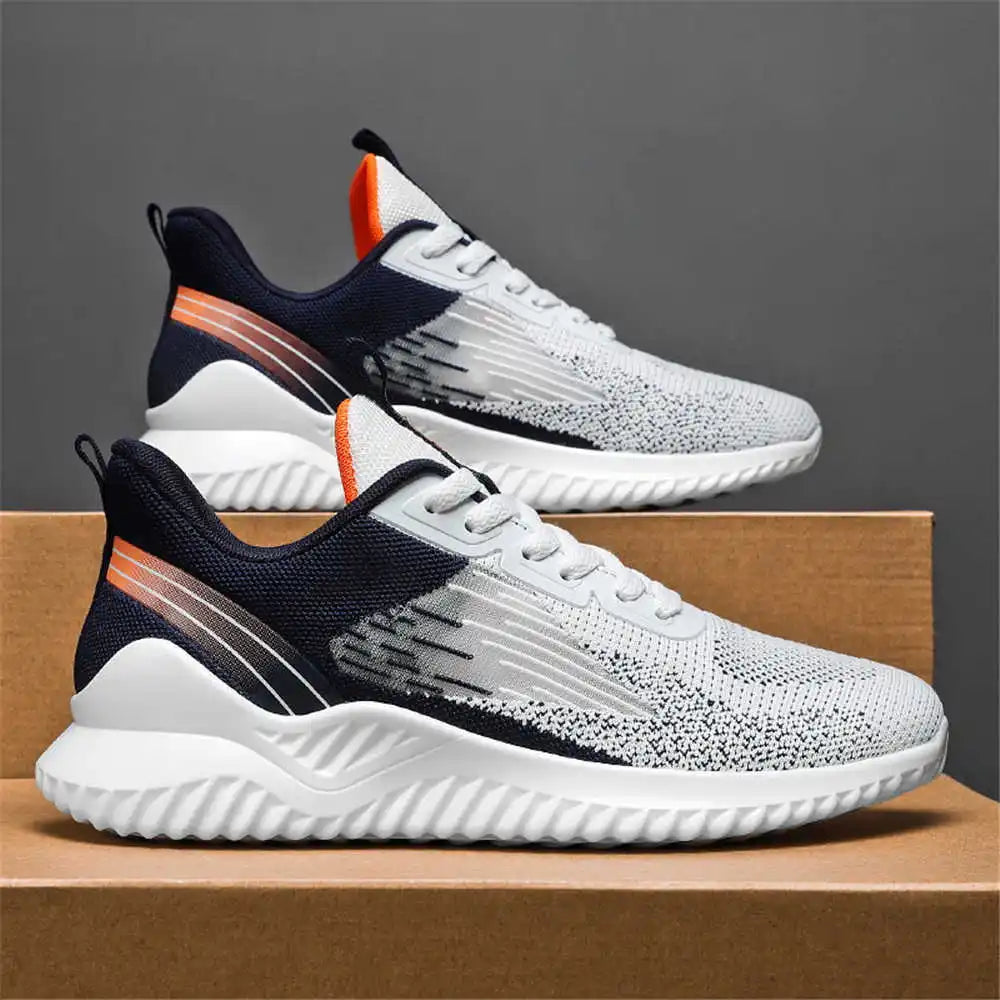 TR-5 Knit Trainer