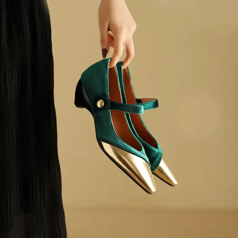Goldtip Velvet Pump