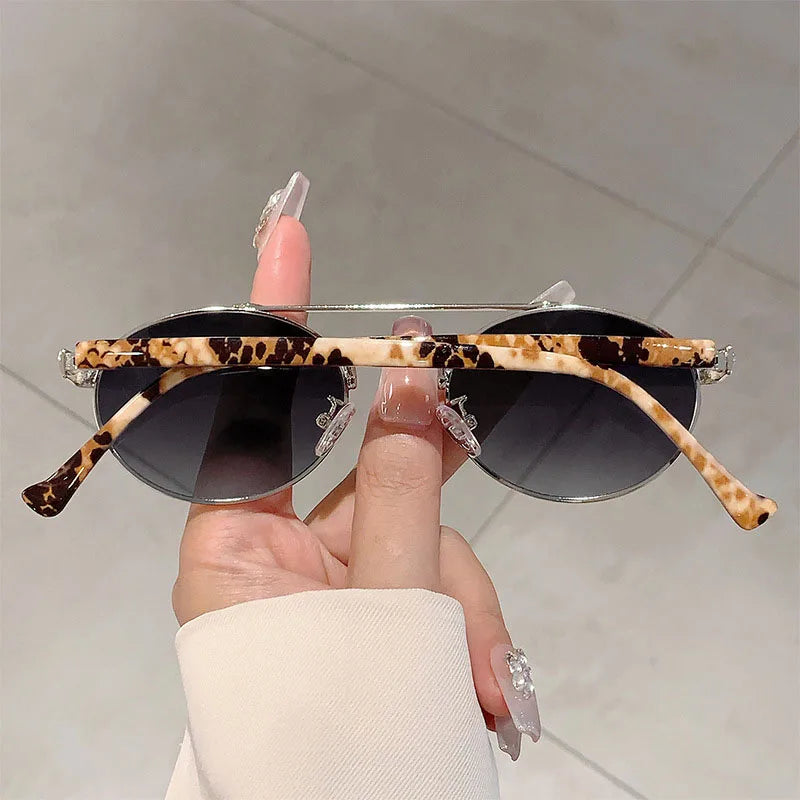 Nia Oval Shade