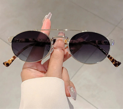 Nia Oval Shade