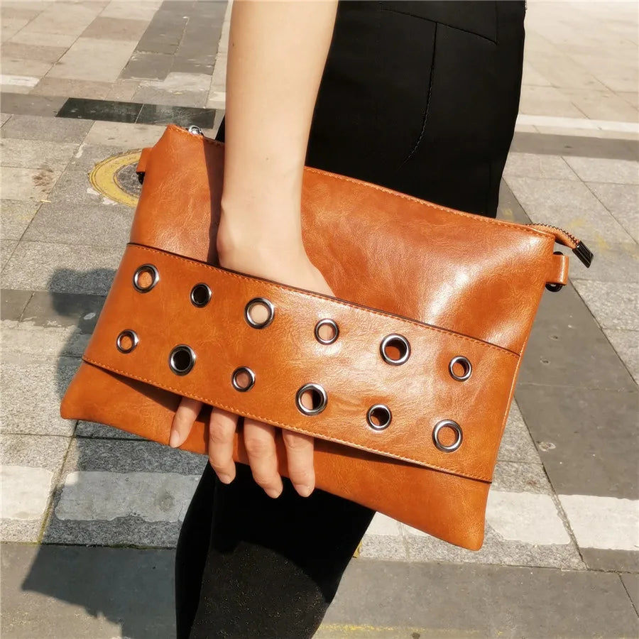 Holt Eyelet Clutch