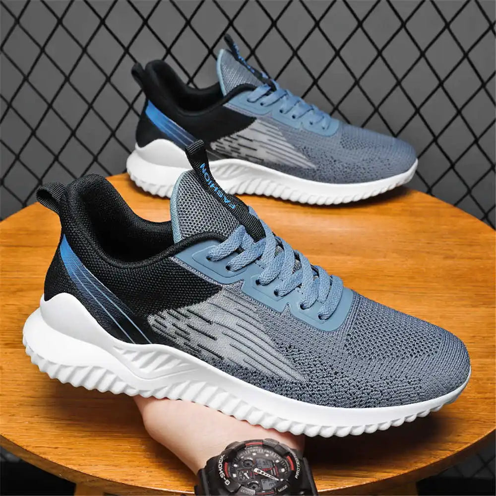 TR-5 Knit Trainer