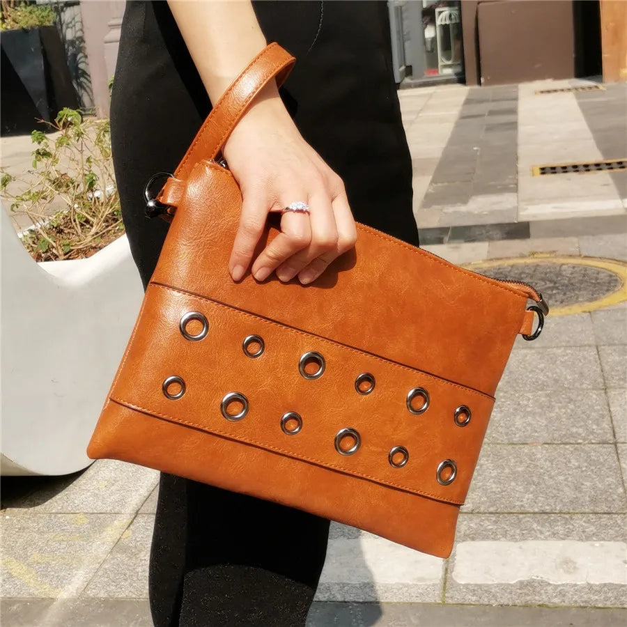 Holt Eyelet Clutch
