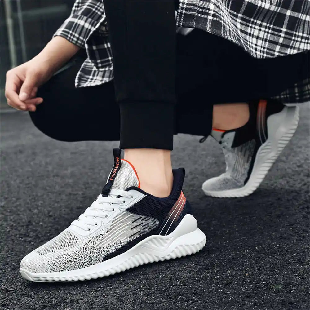 TR-5 Knit Trainer